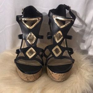 DISCOUNED-black wedges